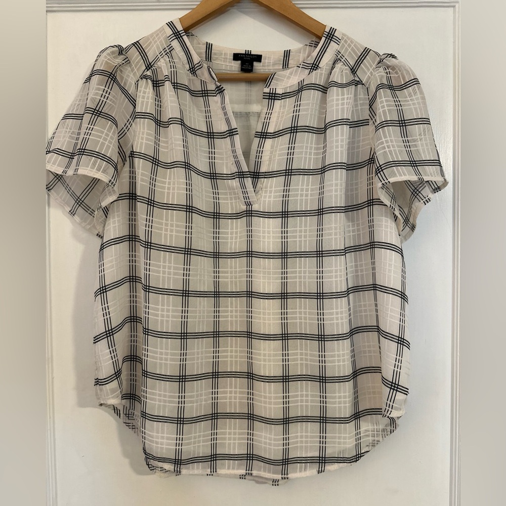 Ann Taylor Petite Flutter Sleeve Top size MP